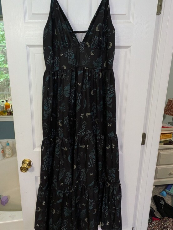 Dresses & Skirts - Black Floral V-Neck  Maxi Dress